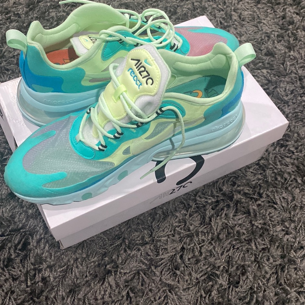 Nike Airmax 270. Nice comfortable running sneakers, like new, worn only once.